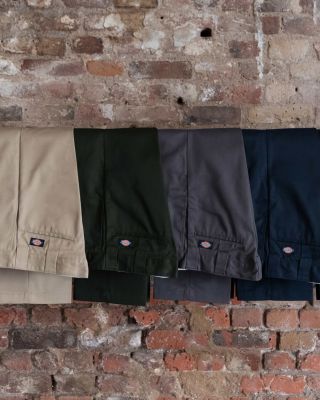 ✨Už od roku 1922 dokazuji, že odolnost může mít styl - Dickies work pant ! Teď je můžeš mít za nejlepší cenu - se slevou...